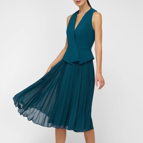 Unworn Kay Unger Orella Pleated Mixed Media Cocktail Dress in Ink - Picture 4 of 10